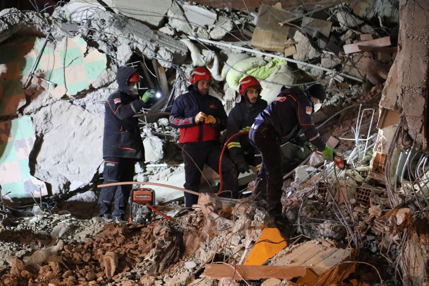 ارتفاع عدد ضحايا الزلزال في تركيا إلى 19 شخصا وإصابة 782 آخرين